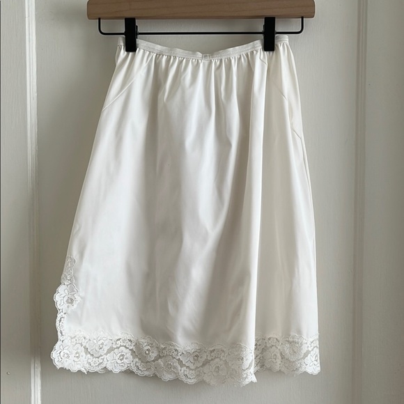 Vanity Fair Vintage Made in USA Lace Trim Elasticic Waist White Half Slip Skirt - Picture 2 of 10